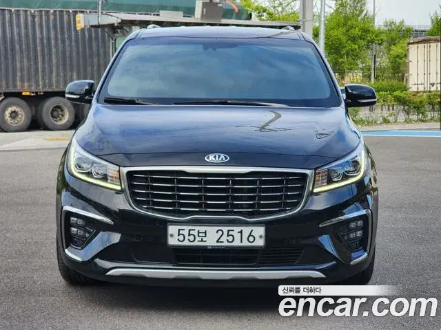 Kia Carnival 7-Seater Limousine VIP 2019