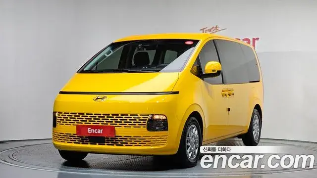 Hyundai Staria Tourer 11-Seater Modern 2021