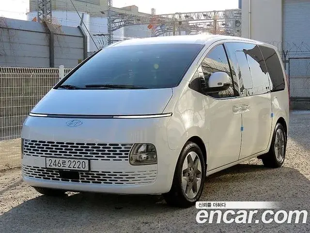 Hyundai Staria 4WD Tourer 9-Seater Modern 2023