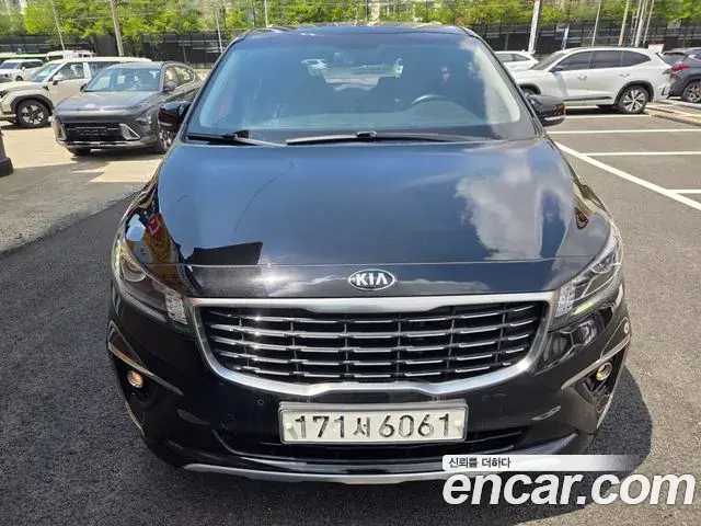 Kia Carnival 9-Seater Luxury 2019
