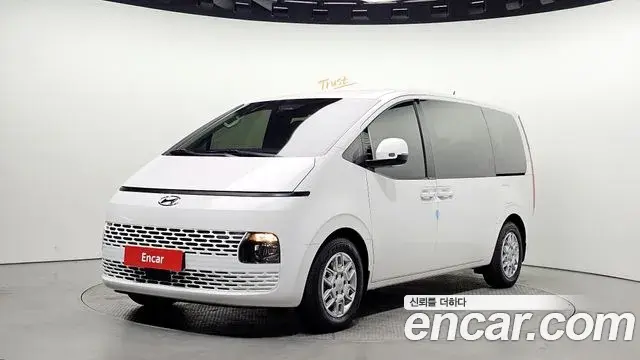 Hyundai Staria Tourer 11-Seater Modern 2022