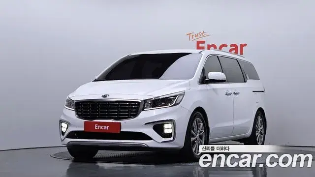 Kia Carnival 7-Seater Limousine VIP 2019