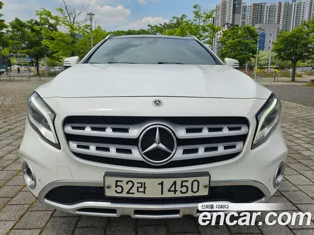 Mercedes-Benz GLA-Class GLA220 2019