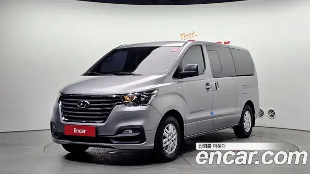 Hyundai Starex Van 5-Seater Modern 2019