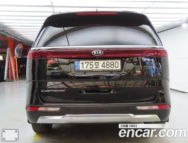 Kia Carnival Gasoline 9-Seater Signature 2021 — фото 4