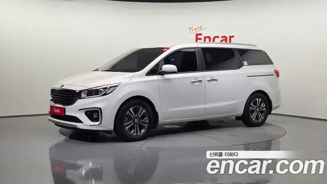 Kia Carnival 9-Seater Luxury 2020