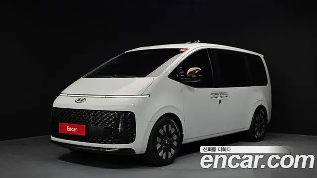 Hyundai Staria Lounge 9-Seater Prestige 2021