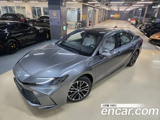 Toyota Camry 2.5 XLE Premium Hybrid 2026