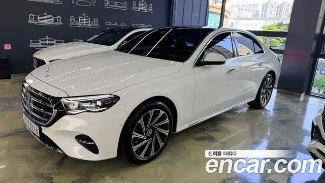 Mercedes-Benz E-Class E300 4MATIC Exclusive 2025