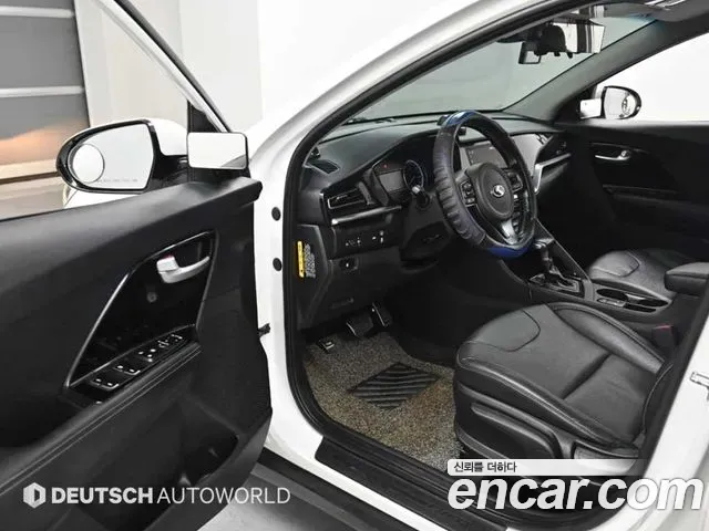 Kia Niro 1.6 HEV Prestige 2019 — фото 11