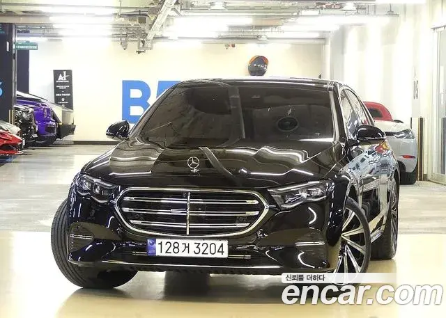 Mercedes-Benz E-Class E300 4MATIC Exclusive 2024
