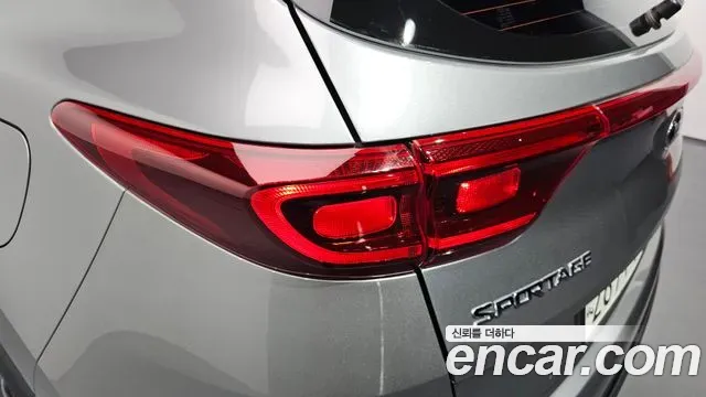 Kia Sportage Diesel 2.0 2WD Luxury 2019 — фото 23