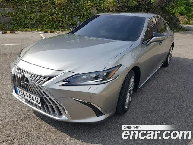 Lexus ES Executive 2025