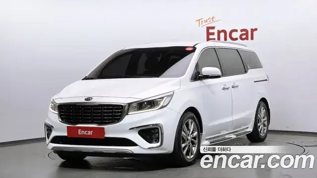 Kia Carnival 7-Seater Limousine VIP 2019