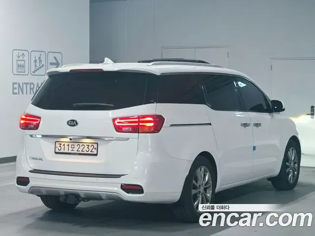 Kia Carnival 9-Seater Prstige 2020 — фото 5