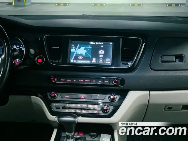 Kia Carnival 9-Seater Prstige 2020 — фото 11