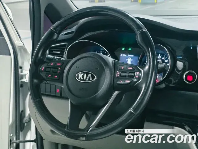 Kia Carnival 9-Seater Prstige 2020 — фото 10