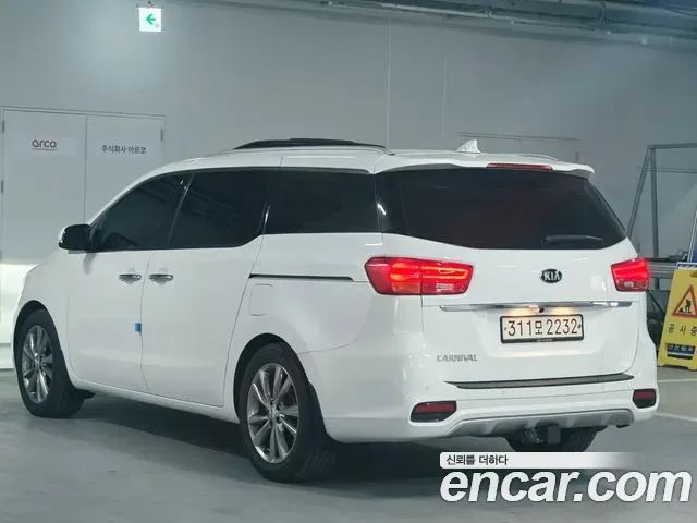 Kia Carnival 9-Seater Prstige 2020 — фото 6