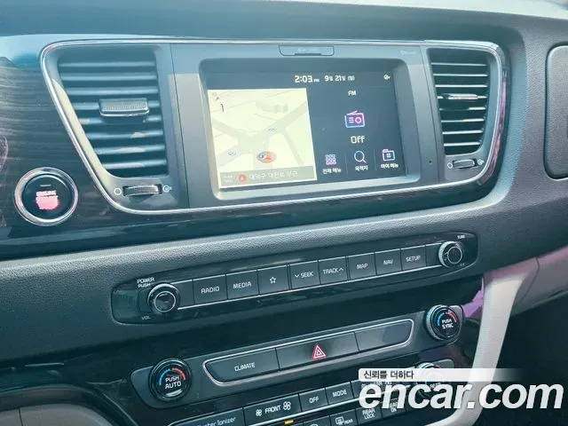 Kia Carnival 9-Seater Prstige 2020 — фото 13