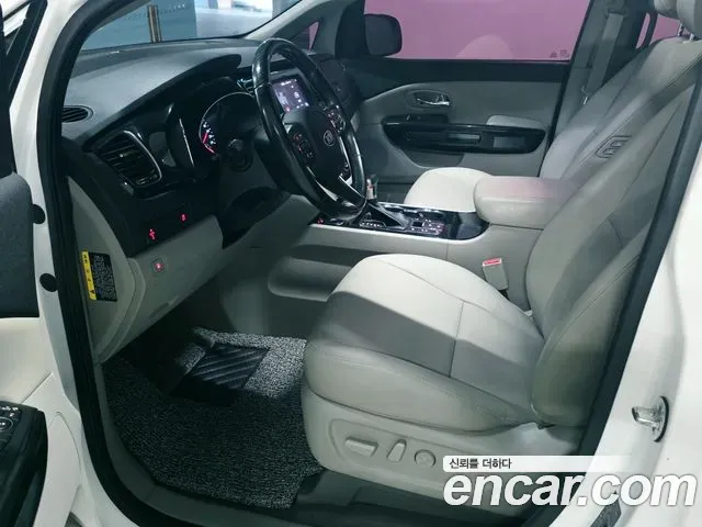 Kia Carnival 9-Seater Prstige 2020 — фото 18