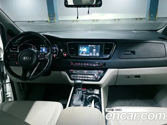 Kia Carnival 9-Seater Prstige 2020 — фото 9