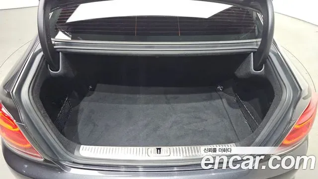 Kia K9 3.8 GDI AWD PlatinumⅡ 2019 — фото 31