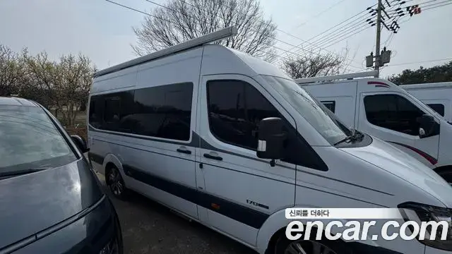 Hyundai Solati 15-seater Luxury 2020