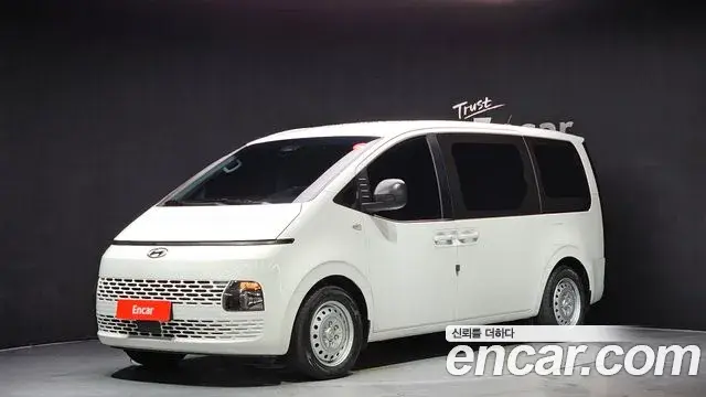 Hyundai Staria Tourer 11-Seater Smart 2024