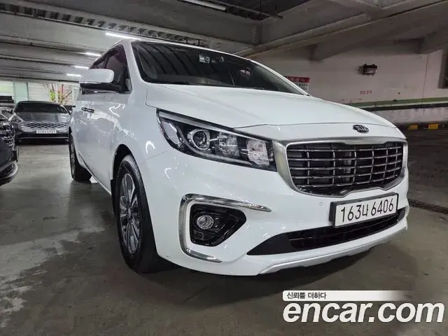 Kia Carnival 9-Seater Luxury 2019