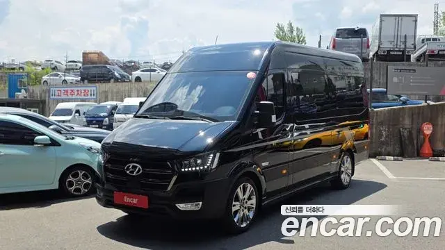 Hyundai Solati 11-Seater Luxury 2021