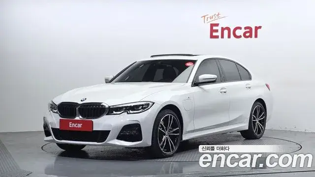 BMW 3-Series 330e M Sport 2021