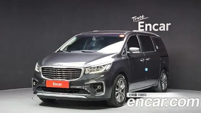Kia Carnival 9-Seater Luxury 2019