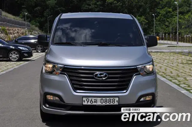 Hyundai Starex Van 5-Seater Modern 2019