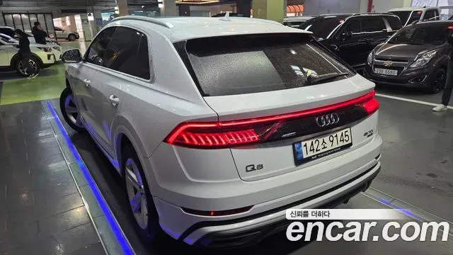Audi Q8 45 TDI Quattro Premium 2021 — фото 4