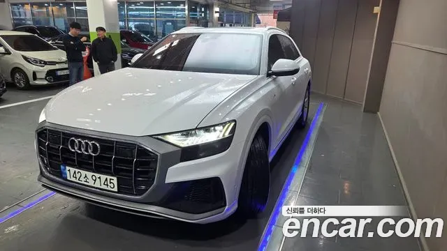 Audi Q8 45 TDI Quattro Premium 2021 — фото 3