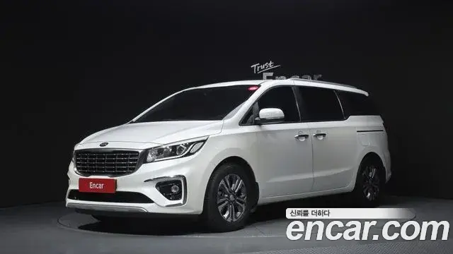 Kia Carnival 9-Seater Luxury 2019