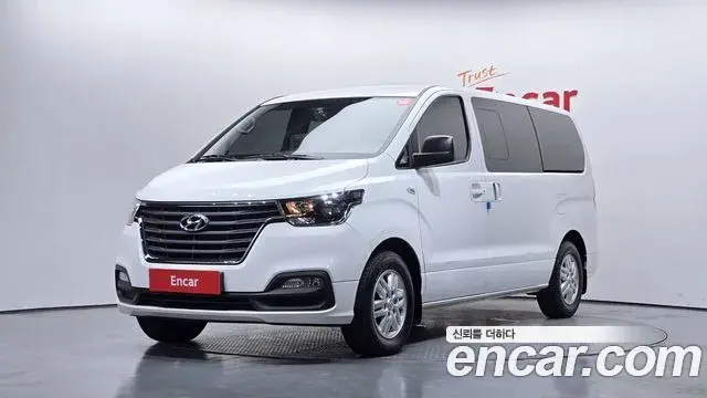 Hyundai Starex Van 5-Seater Smart 2020