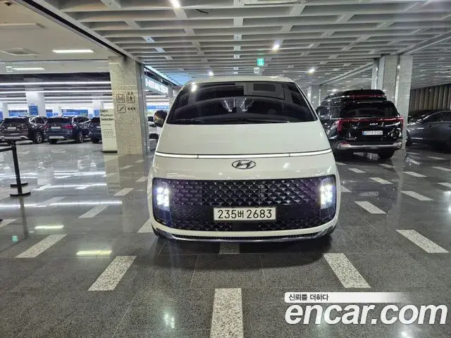 Hyundai Staria Lounge 9-Seater Prestige 2021