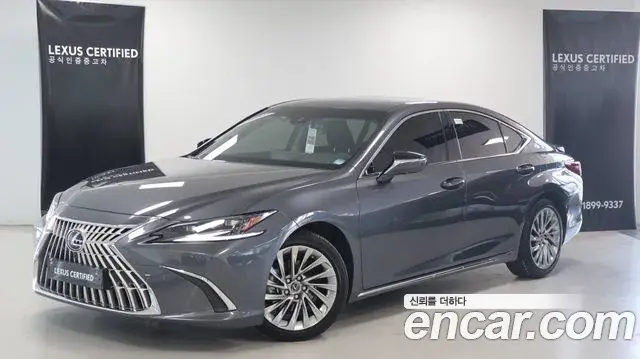 Lexus ES Executive 2025