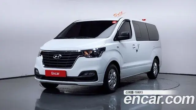 Hyundai Starex Van 5-Seater Smart 2021