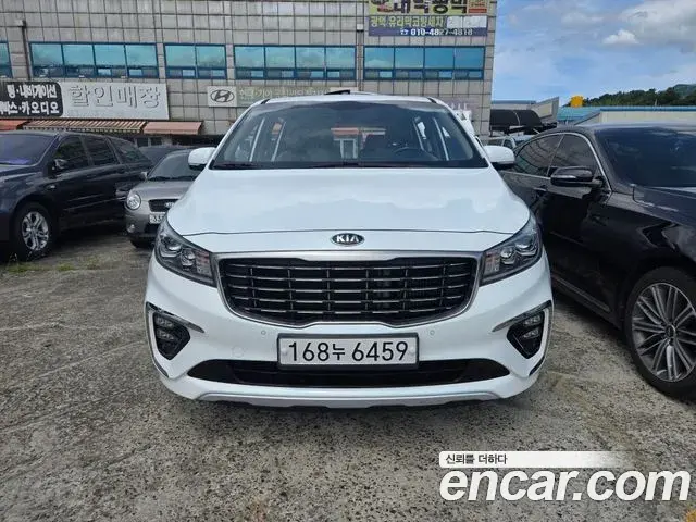 Kia Carnival 7-Seater Limousine VIP 2019