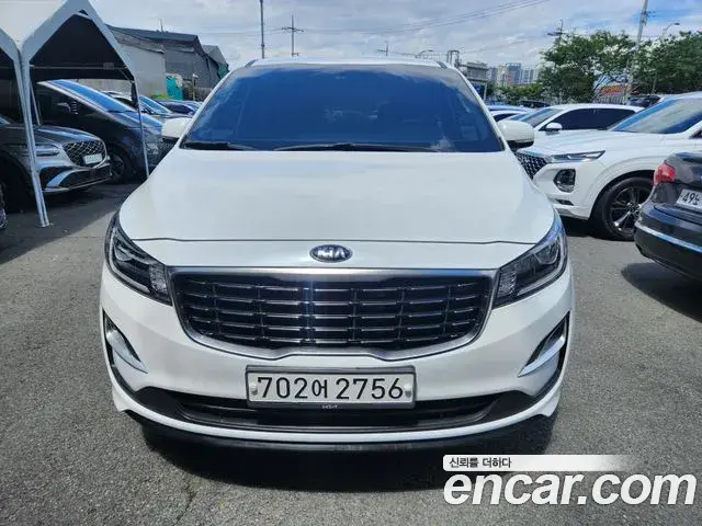 Kia Carnival 11-Seater Deluxe 2019