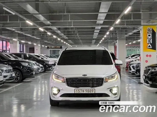 Kia Carnival 9-Seater Luxury 2019