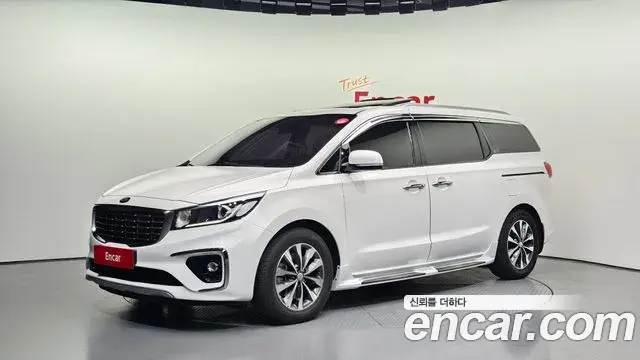 Kia Carnival 9-Seater Luxury 2019