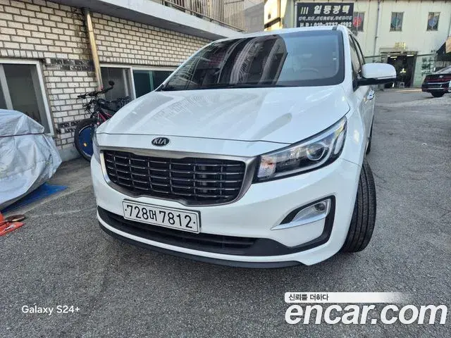 Kia Carnival 11-Seater Deluxe 2020