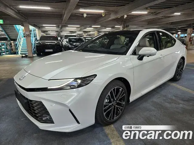 Toyota Camry 2.5 XLE Premium Hybrid 2026