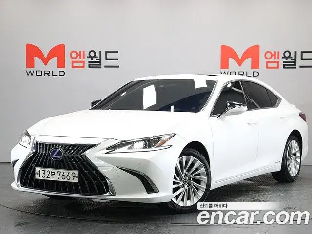 Lexus ES Luxury Plus 2022