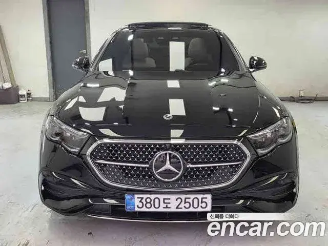 Mercedes-Benz E-Class E300 4MATIC AMG Line 2025