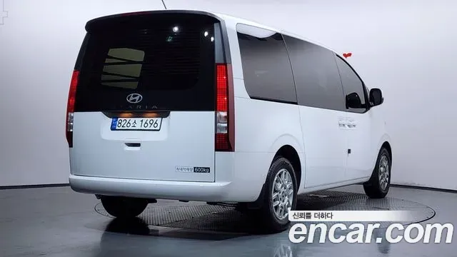 Hyundai Staria HEV 1.6 Cargo 5-Seater Modern 2024 — фото 2