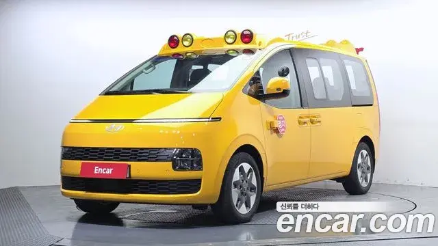 Hyundai Staria HEV 1.6T Kinder Safety Car 11-Seater 2026